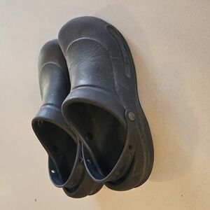 Crocs slip resistant bistro clogs
